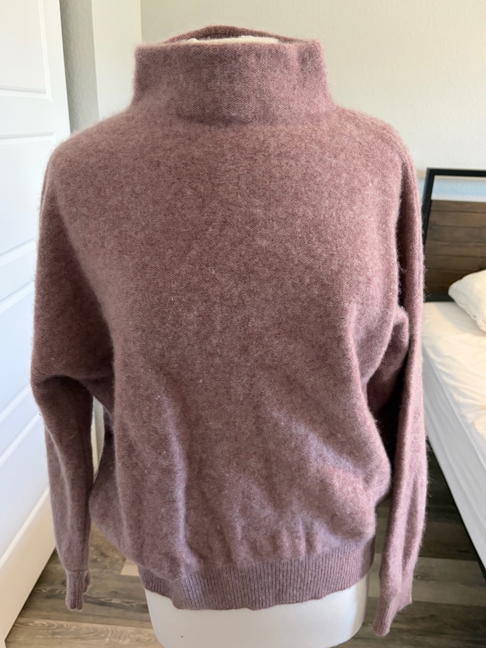 Tahari cashmere sweater